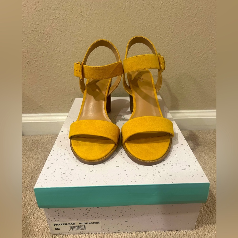 NWT Nordstrom Abound Yellow Faux Suede Women's Summer Heels